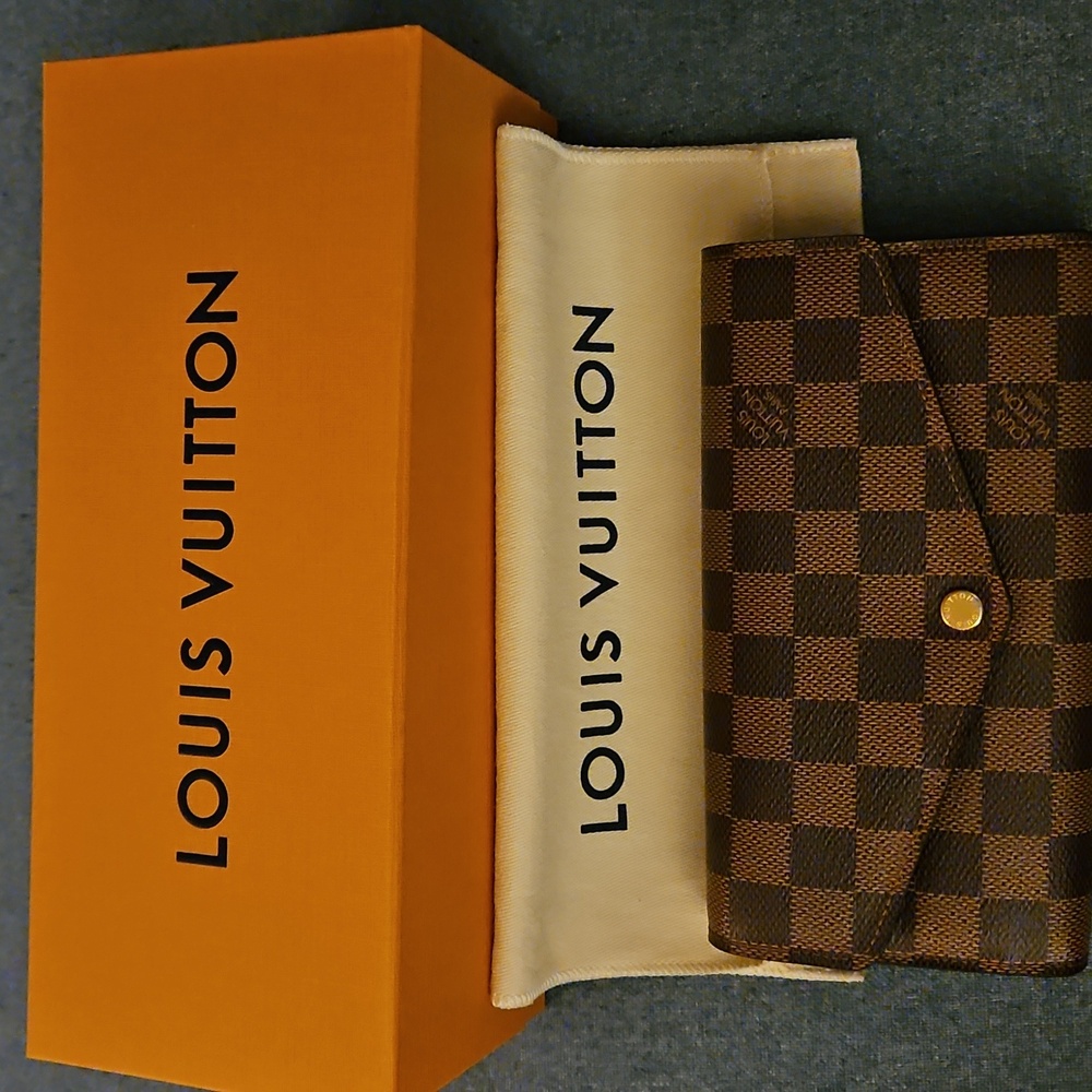 AUTHENTIC Louis Vuitton Sarah Wallet NM Damier - Brown - Great Condition